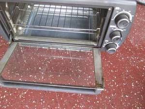 lot 24 image: West Bend toaster oven...