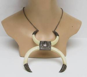 lot 85 image: Large Ornate Antique Oriental Boar Tusk Pendant Necklace