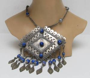 lot 87 image: Beautiful Antique North African or Middle Eastern Large Genuine Silver Pendant Necklace