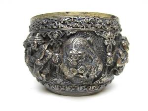 lot 27 image: Outstanding Antique Signed Burmese Relief Silver Bowl - Genuine Silver