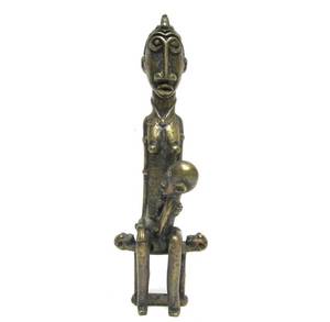 lot 104 image: Small Antique Benin Bronze Mother & Child Sculpture