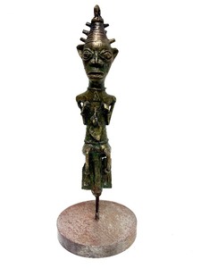 lot 43 image: Excellent Antique Yoruba Ogboni BrassBronze Figure