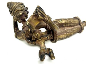 lot 46 image: Old Vintage Heavy Bronze Sculpture of a Mother & Child