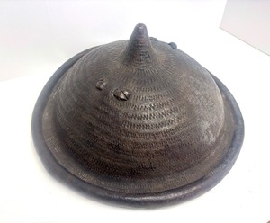 lot 7 image: Fantastic Antique 19th Century Ethiopian LeatherHide Shield