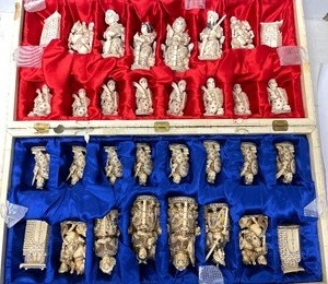 lot 120 image: Outstanding Large Vintage Oriental Carved Bone Chess Set wCase