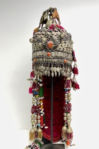 lot 136 image: Antique Turkoman or Central Asian Crown  Headdress wSilver Medallion &amp other Decoration #3