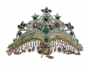 lot 132 image: Antique 19th Century Jeweled &amp Enameled Silver Uzbek Crown  Headpiece