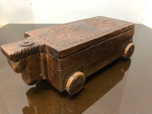 Hand Carved Trinket Box w Checker Set&nbsp