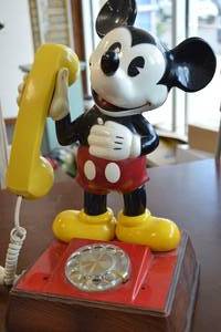 lot 1 image: Vintage 1976 Mickey Mouse Rotary Dial Phone
