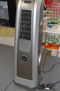 lot 5 image: Lasko HVB High Velocity Blower Fan with Remote Control