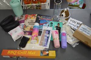 lot 11 image: Mixed Lot of Household Items