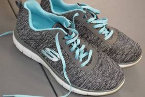 lot 19 image: Skechers Womens Air-Cooled Memory Foam Sneakers Size 10