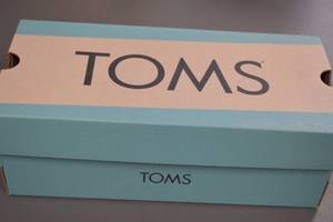 lot 30 image: TOMS Womens Alpargata Shoes - Dark Fuchsia REPREVE Oversize Blooms