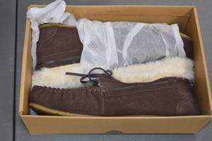 lot 39 image: Dream Pairs Mens Brown Moccasin Slippers - Size 11