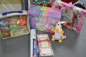 lot 50 image: Assorted Household and Collectible Items Lot