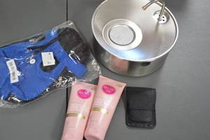lot 55 image: Assorted Personal Care and Accessories Lot