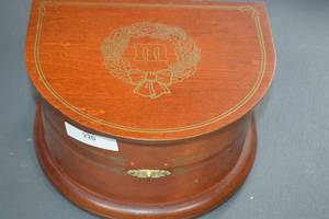 lot 129 image: M&Ms Christmas Music Box by The Danbury Mint