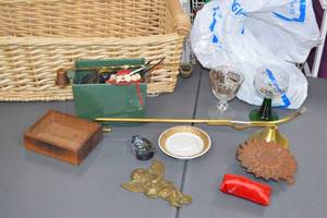 lot 131 image: Assorted Decorative and Household Items Lot