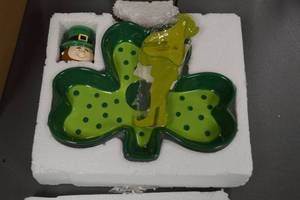 lot 135 image: St. Patricks Shamrock Server with Toothpick Holder