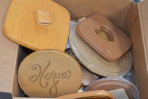 lot 136 image: Assorted Home Decor and Basket Lot