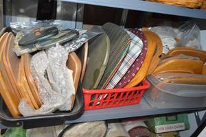 lot 139 image: Assorted Lot of Vintage Serving Trays, Longaberger Baskets, and Cushions