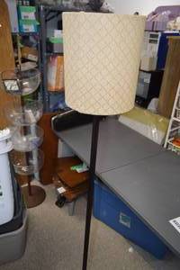 lot 150 image: Vintage Standing Lamp with Patterned Shade