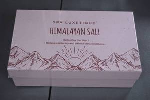 lot 171 image: Spa Luxetique Himalayan Salt Gift Set