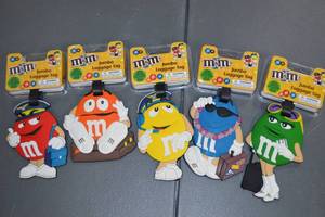 lot 172 image: Lot of 5 M&Ms Jumbo Luggage Tags