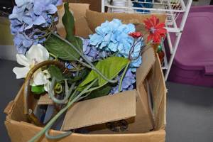 lot 174 image: Mixed Lot of Artificial Flowers, Cables, and Accessories