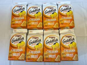 KK. 8x 6.6oz Goldfish Cheddar Crackers