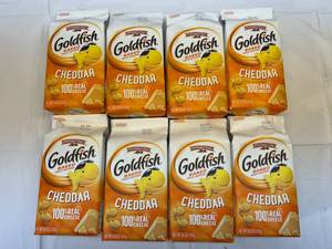 KK. 8x 6.6oz Goldfish Cheddar Crackers