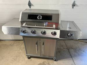 New 4 Burner Stainless Steel Gas Grill