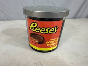 New Reeses Peanut Butter Cup Scenter 3 Wick Candle