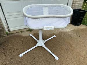 Display Model Halo Bassinet Swivel Sleeper