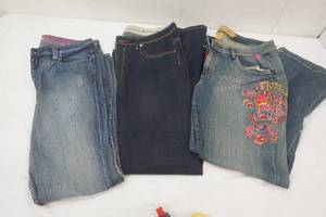 lot 92 image: Ladies Size 18 Pants, New Apple Bottoms Size 18W Boot Cut, 2 Pair of Pepe Jeans London Size 18 W, Boot Cut