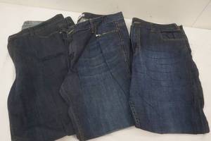lot 93 image: Ladies Size 20W Pants, Calvin Klein Jeans Shape Size 20W, 2 pair of Levis 20W Length Medium, Boot Cut