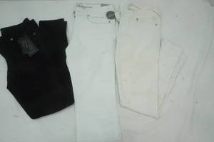 lot 96 image: Ladies Capres & Skinny Jeans,