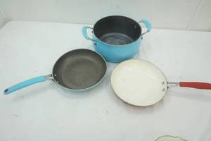 lot 134 image: 2 frying pans and cooking pot