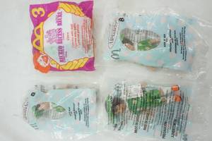 lot 148 image: 2005 Happy Meal toys