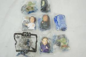 lot 153 image: 2005 Burger King Star Wars Kids Meal Toys