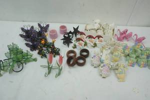 lot 19 image: Variety of Napkin HoldersNapkin Name Tags