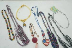 lot 32 image: Variety of Necklaces & Chokers