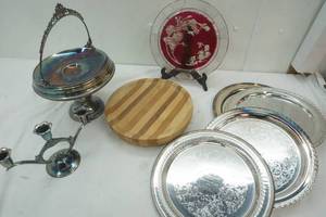 lot 42 image: International Silver Company Platters, Silver plated candle holder & silver tray, wood trivet and glass trivet with roses