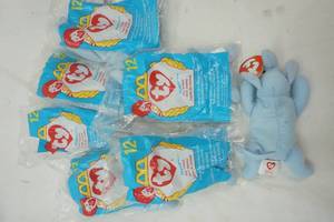 lot 81 image: 1998 McDonalds Peanut Happy Meal Toys