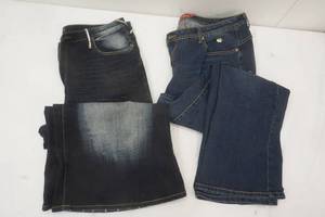 lot 90 image: Ladies Size 18 Pants and Size 18 Mid Calf pants