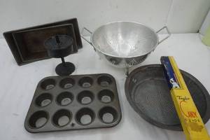 lot 178 image: Variety of Kitchenware