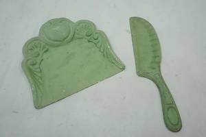 lot 189 image: Vintage crumb pan and brush