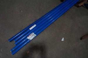 lot 213 image: 5 - 6 ft Metal Exstender