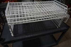 lot 216 image: 5 White Shelf Units 21.5 x 9