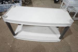 lot 219 image: Light Shelving 32 x 18